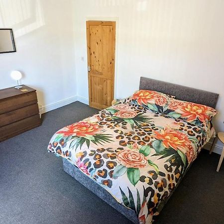 The Lawrence, 2 Bedroom Victorian House 레드카 외부 사진