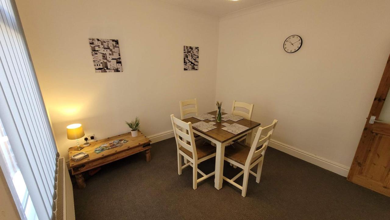 The Lawrence, 2 Bedroom Victorian House 레드카 외부 사진