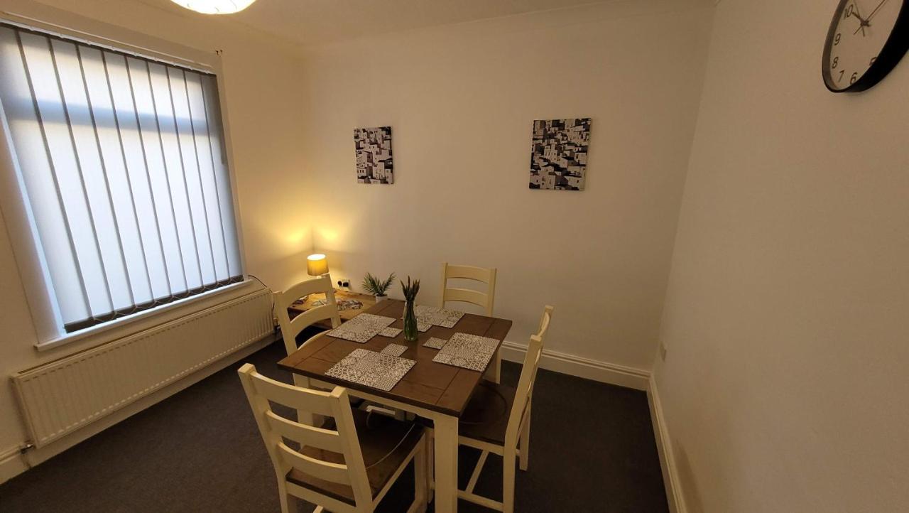The Lawrence, 2 Bedroom Victorian House 레드카 외부 사진